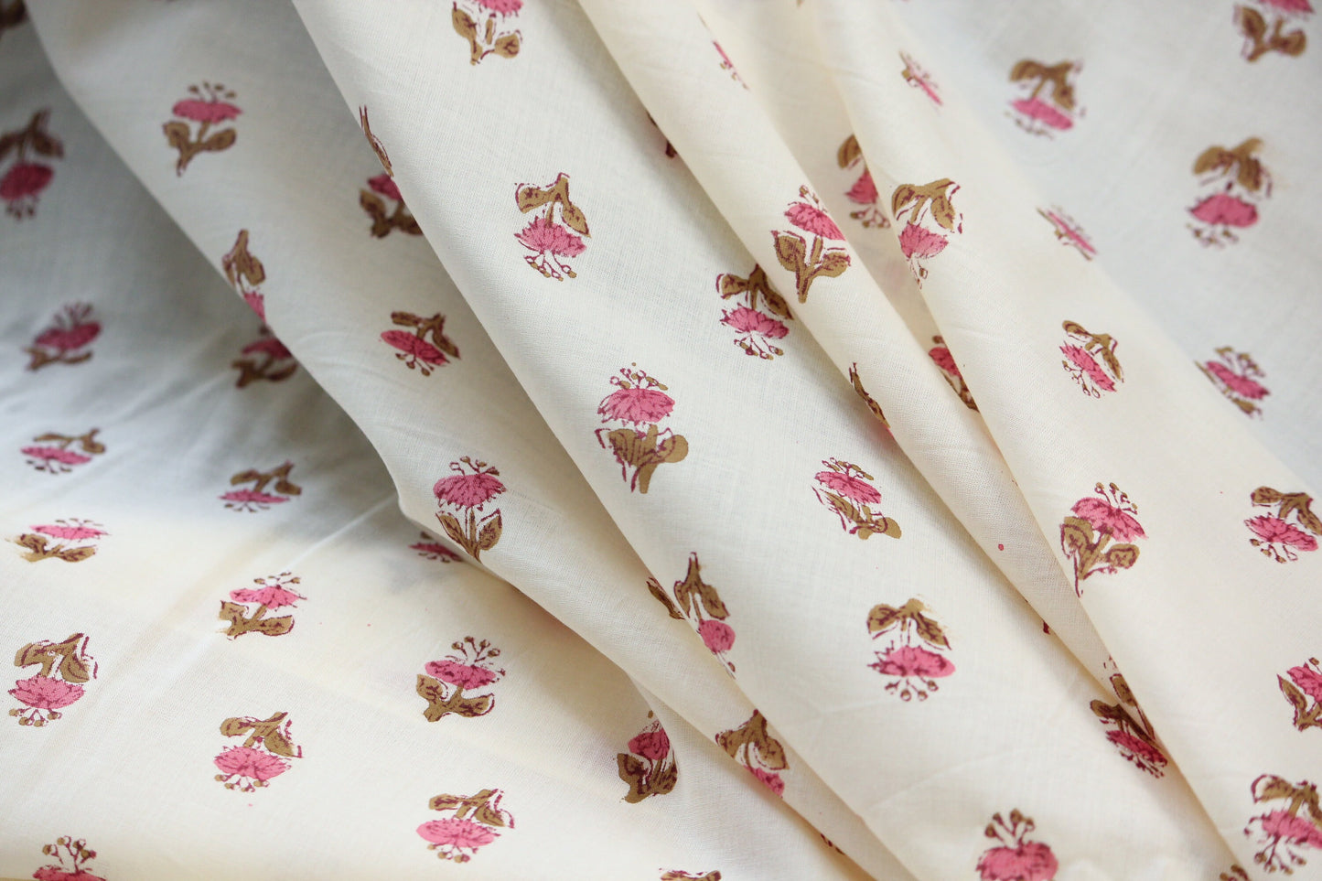 1 yard-Ditsy red with off white hand block printed cotton fabric-tote bag fabric/girls dress fabric/quilting/decor/women's dress